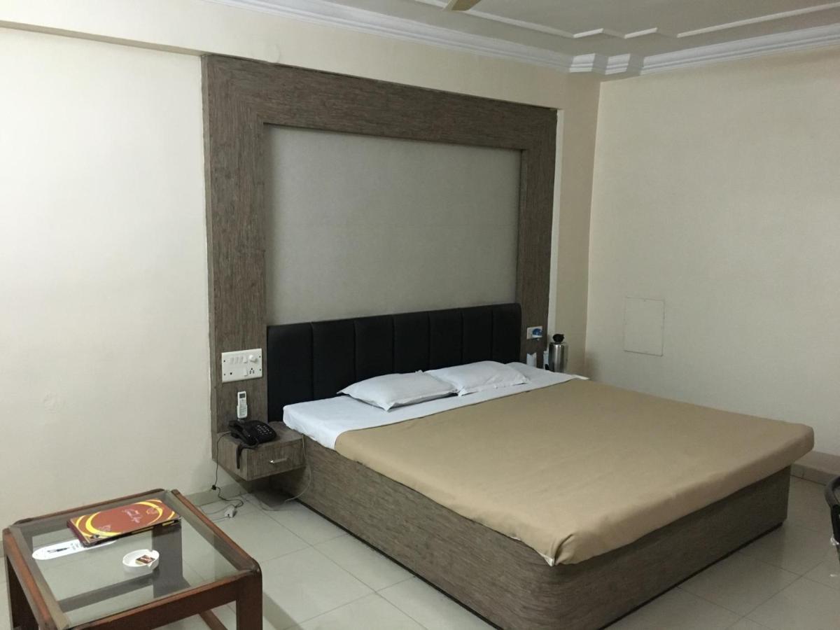 Hotel Grand Arjun Rāipur Екстериор снимка