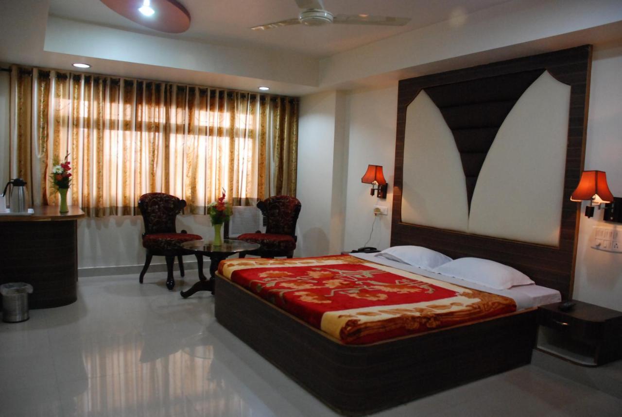 Hotel Grand Arjun Rāipur Екстериор снимка