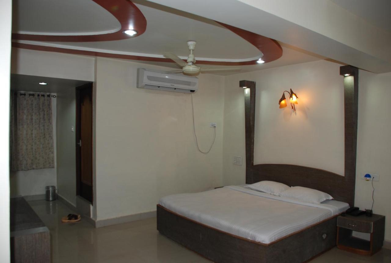 Hotel Grand Arjun Rāipur Екстериор снимка