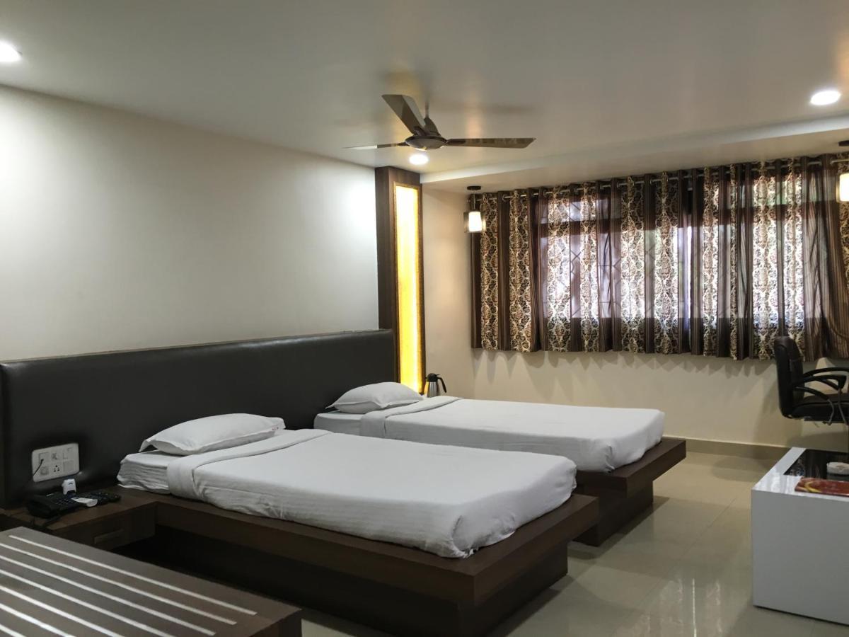Hotel Grand Arjun Rāipur Екстериор снимка