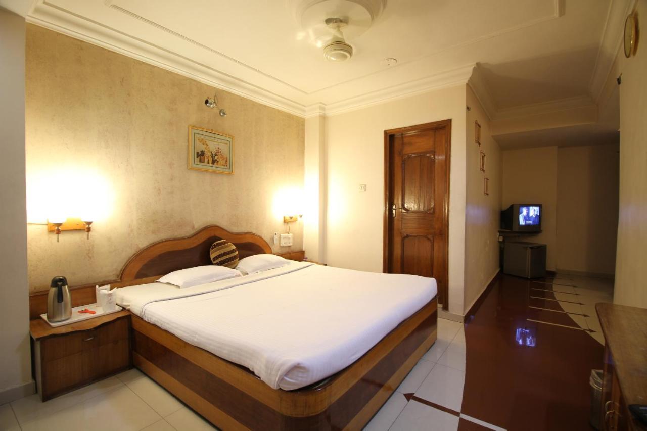 Hotel Grand Arjun Rāipur Екстериор снимка