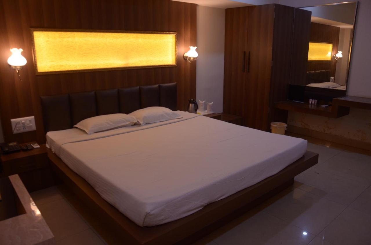 Hotel Grand Arjun Rāipur Екстериор снимка