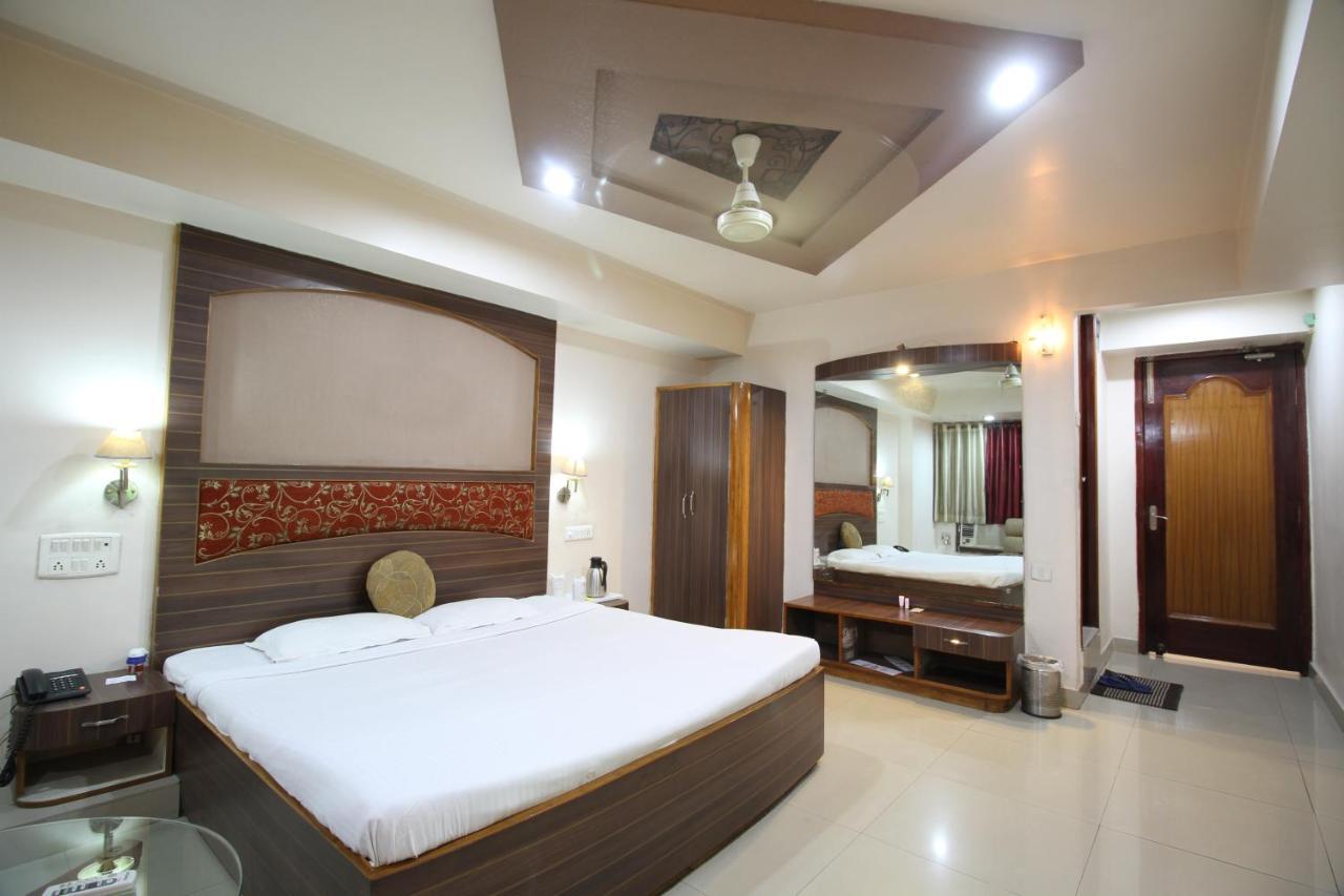 Hotel Grand Arjun Rāipur Екстериор снимка