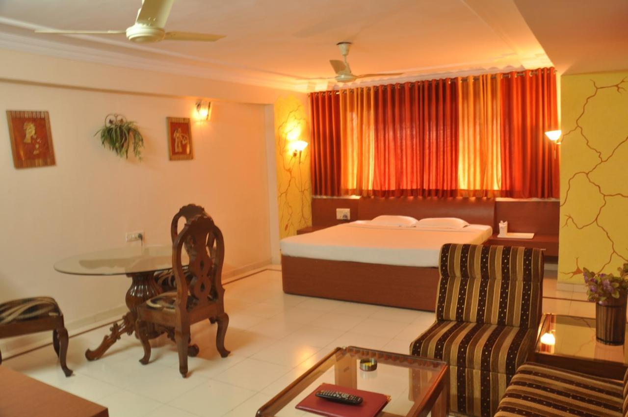 Hotel Grand Arjun Rāipur Екстериор снимка
