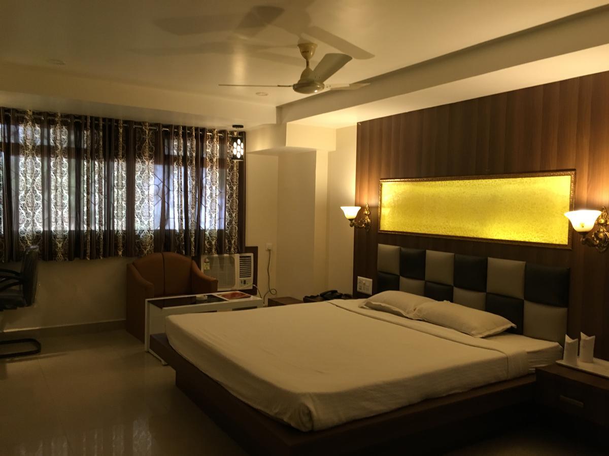 Hotel Grand Arjun Rāipur Екстериор снимка