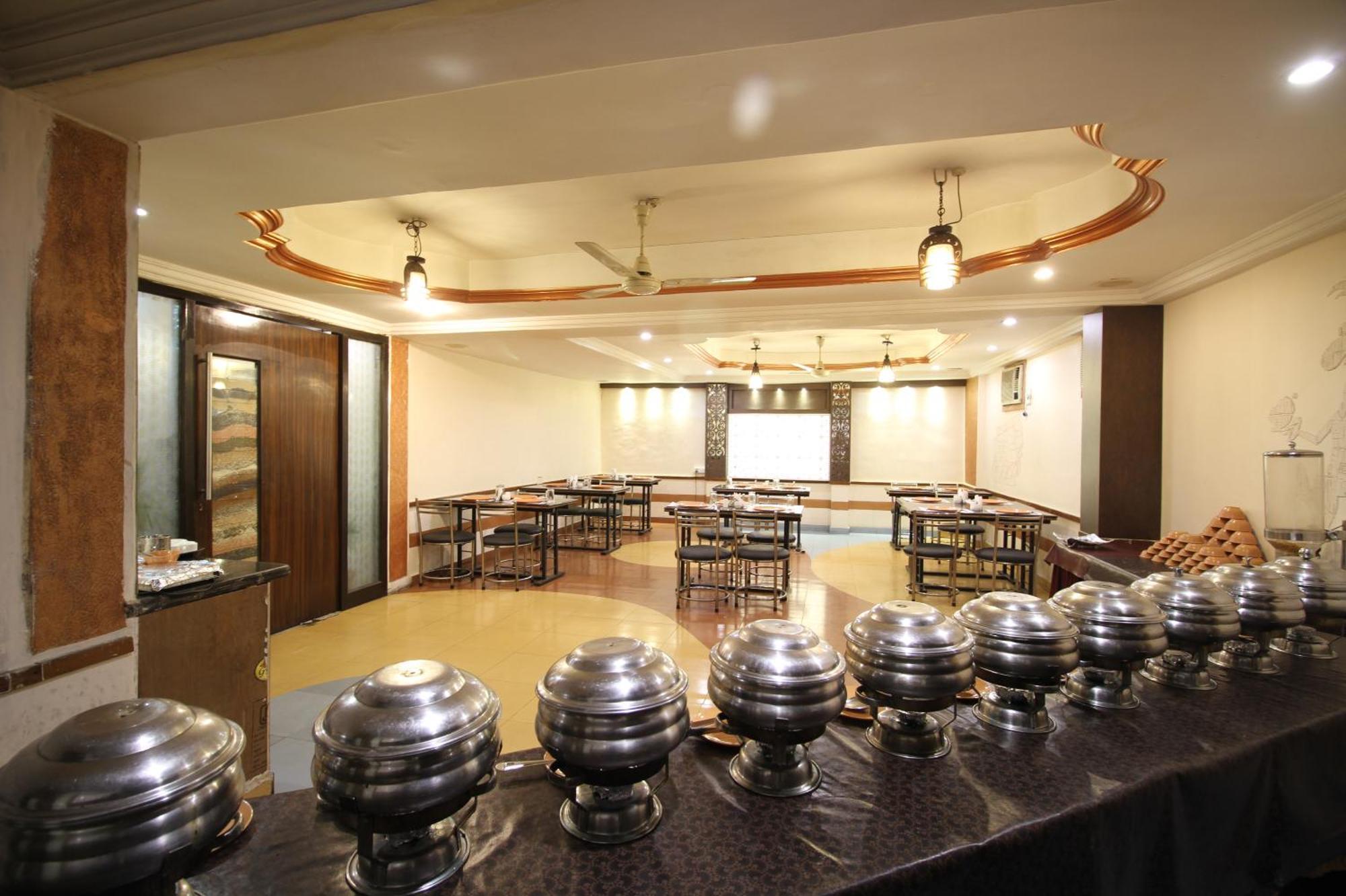 Hotel Grand Arjun Rāipur Екстериор снимка