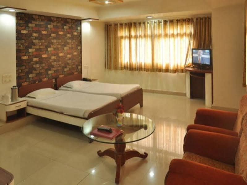 Hotel Grand Arjun Rāipur Екстериор снимка