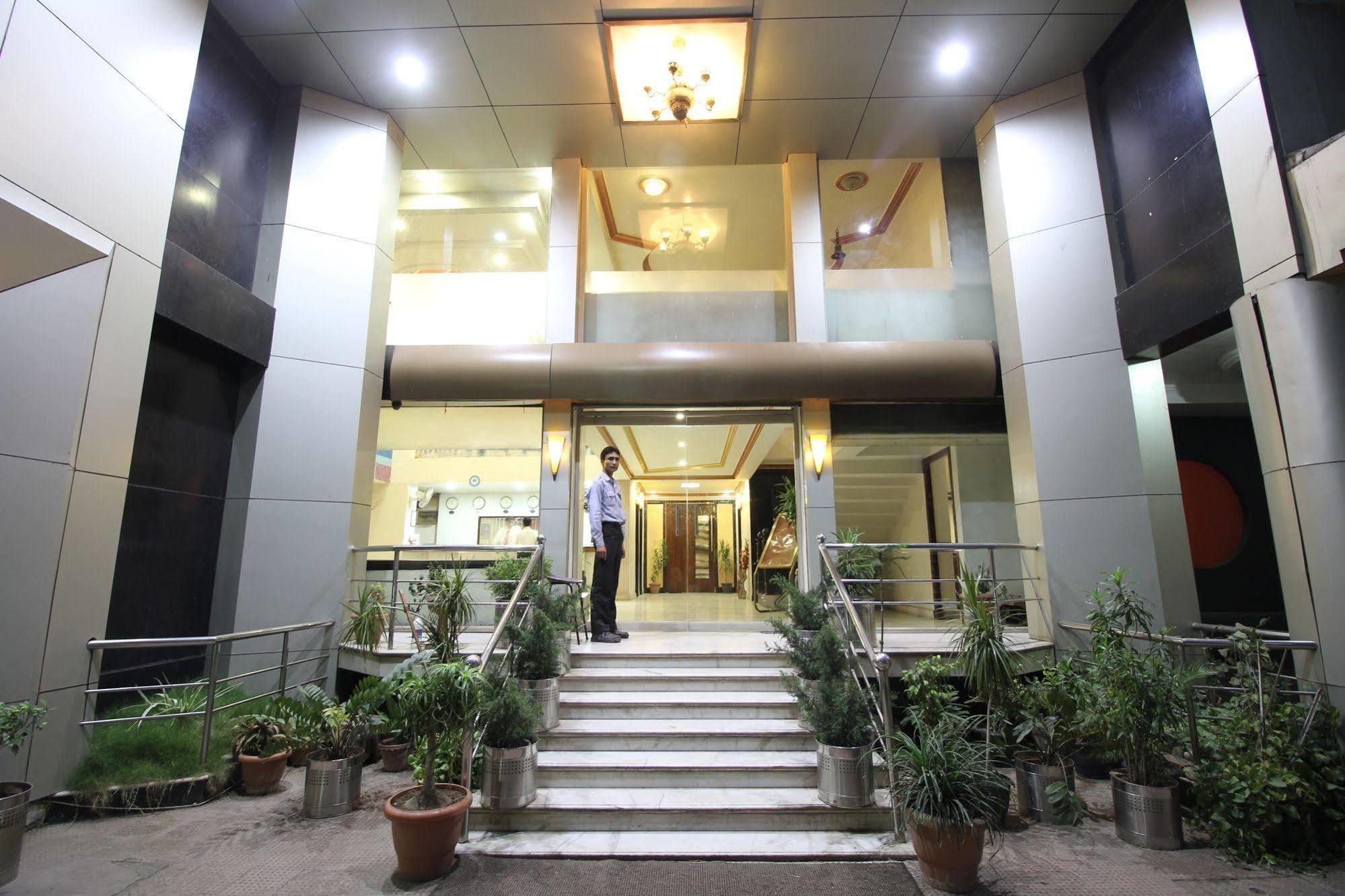 Hotel Grand Arjun Rāipur Екстериор снимка